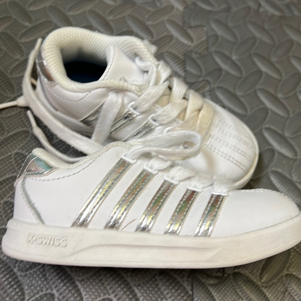 K-Swiss White & Silver Sneakers, Size Toddler 7